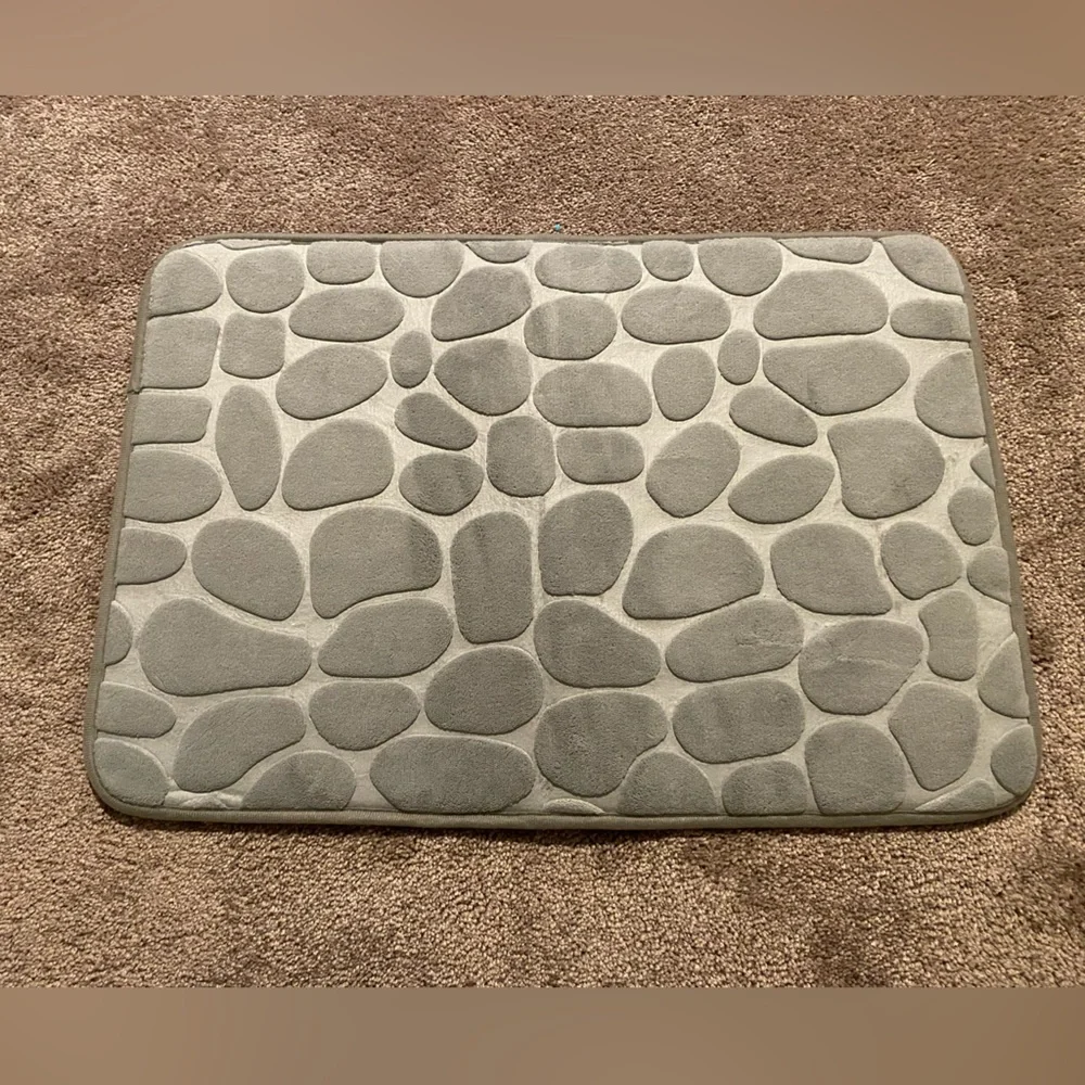 Cobblestone Bathroom Mat SIZE 16”x24”